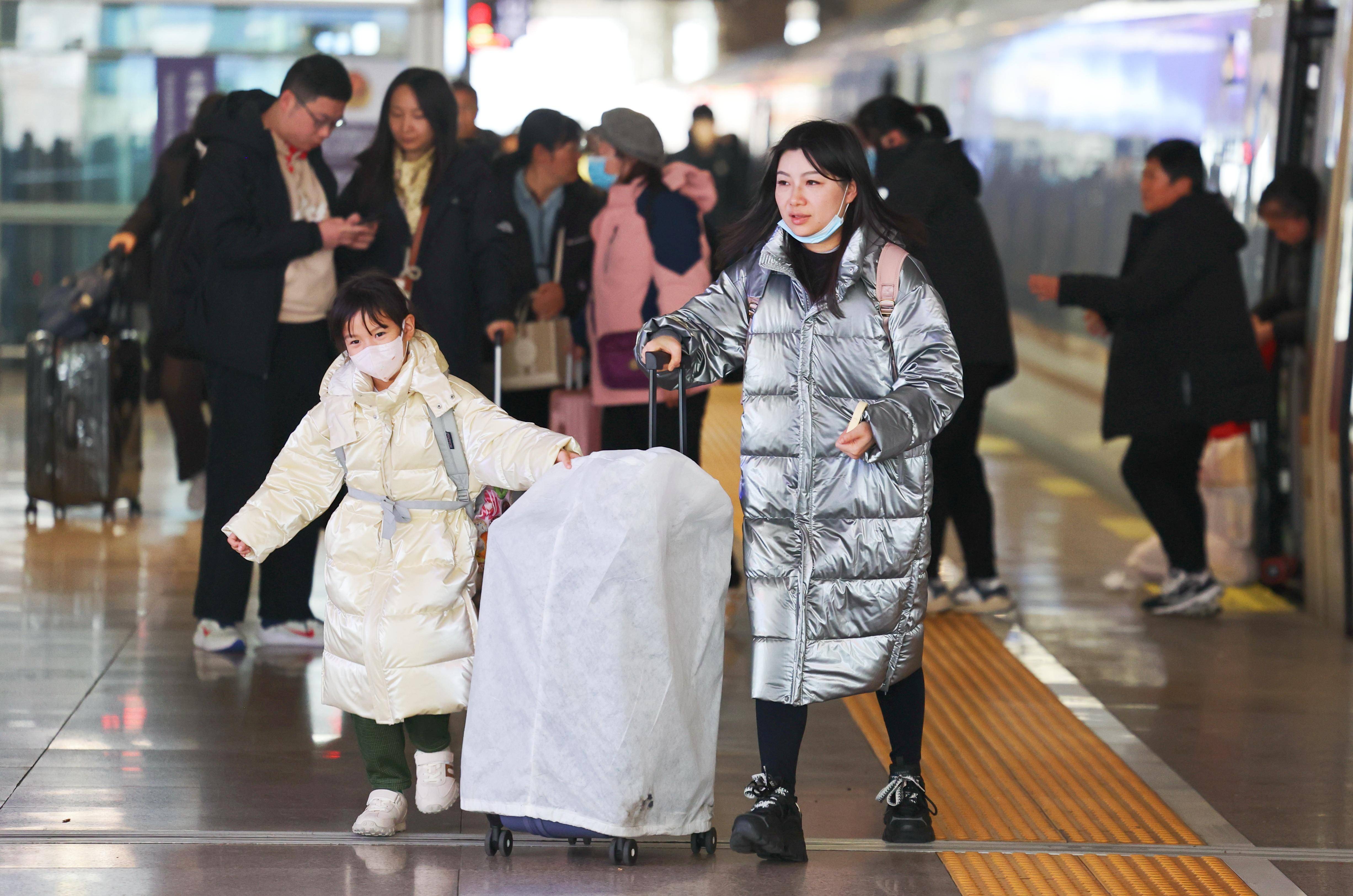 春节假期全国揽投快递包裹超19亿件